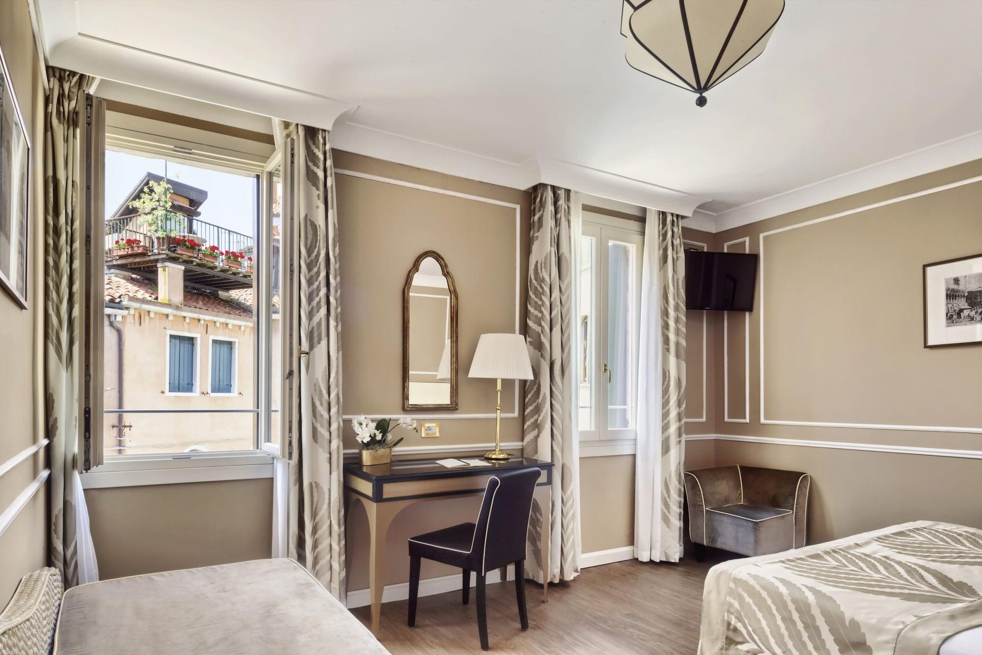 Hotel Nuovo Teson Venice Exterior photo