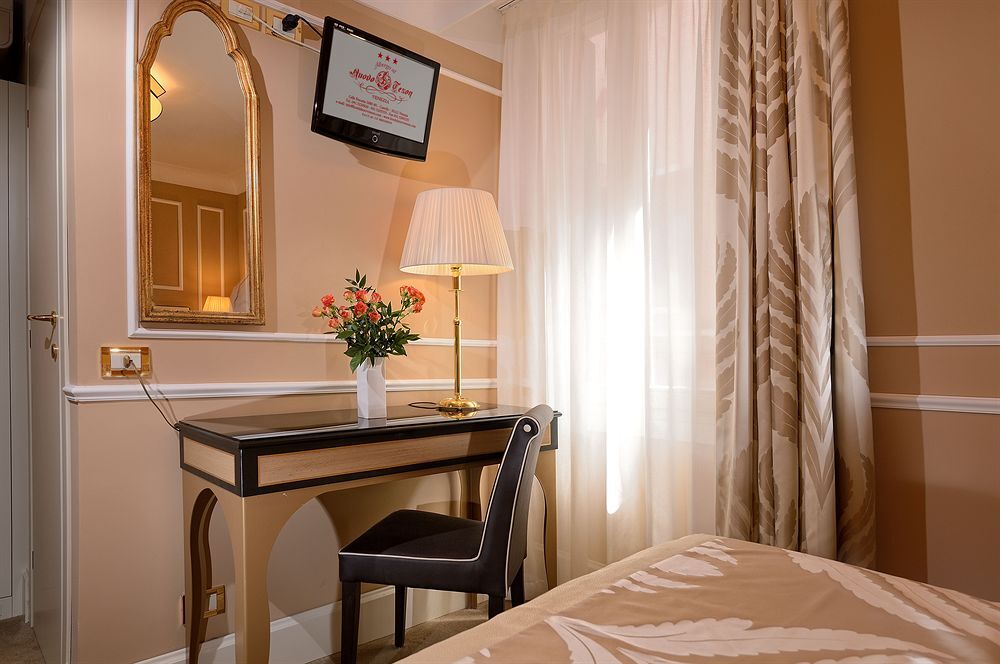 Hotel Nuovo Teson Venice Exterior photo